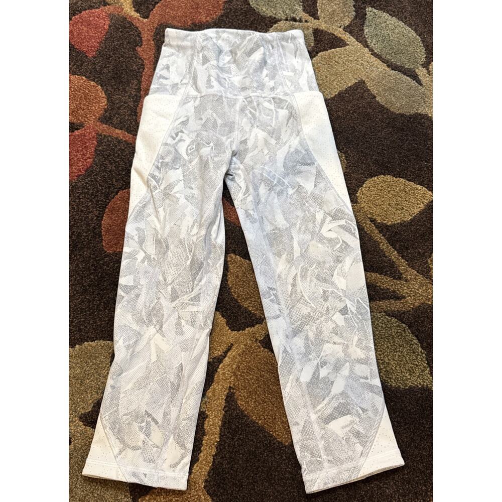 Lululemon High-Rise Pant Yoga Crop Grey & White 19” Inseam Size 2 ~Pockets